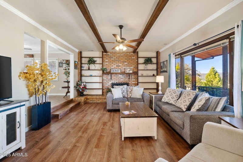 8-Living Room (4)