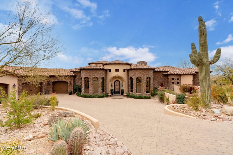 9161 E SUPERSTITION MOUNTAIN Drive