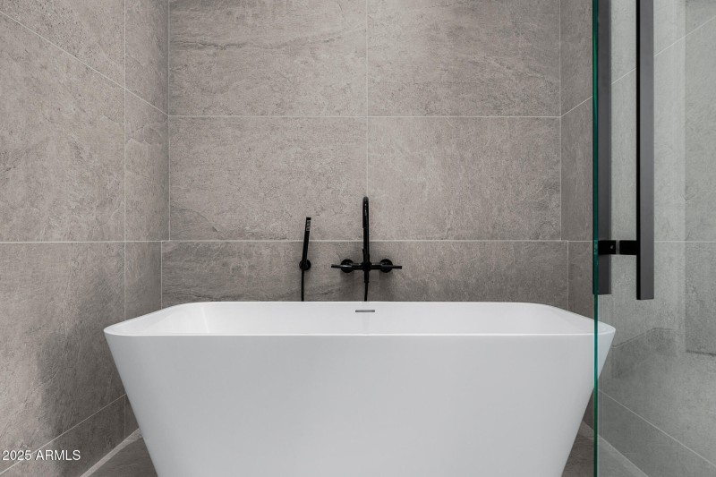 guest bathroom2 soaking tub
