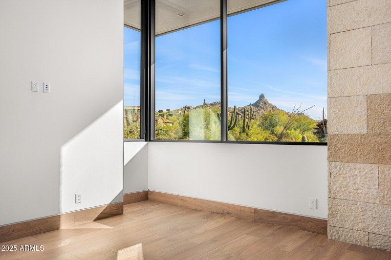 guest bedroom2 mountain views