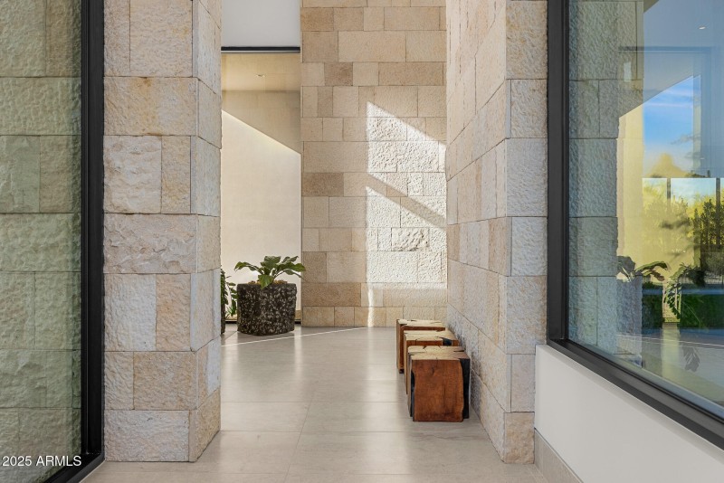 guest wing hallway2