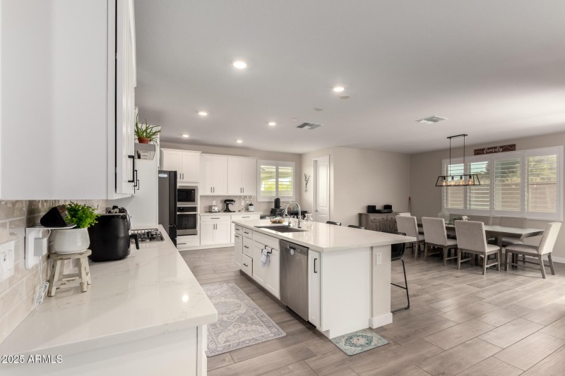 Kitchen dining