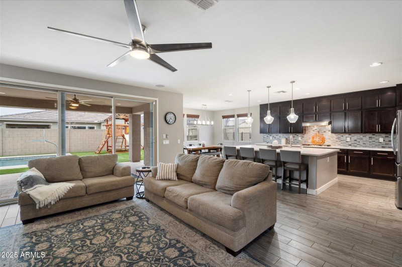 OPEN LIVING ROOM