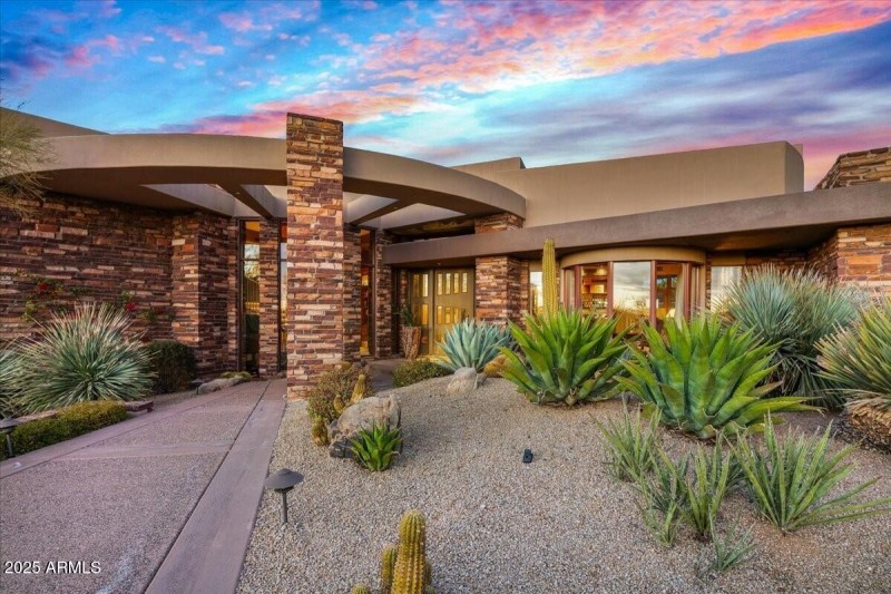 004_Front Entry
