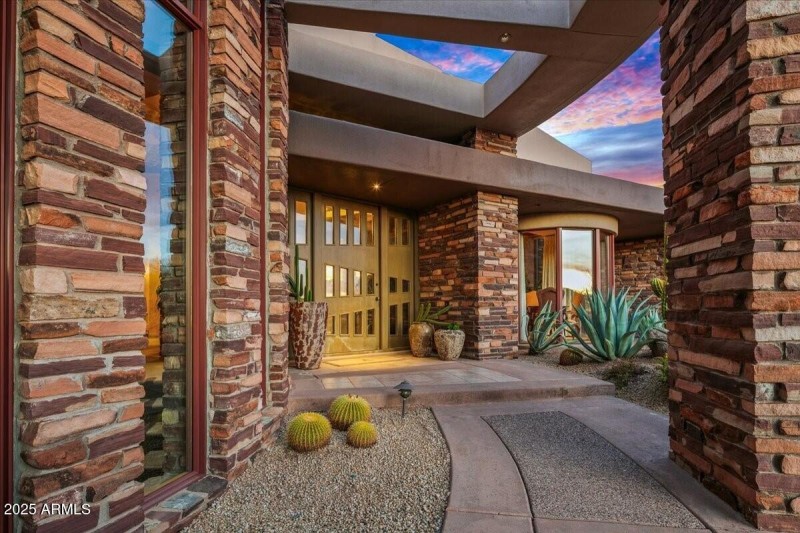 005_Front Entry