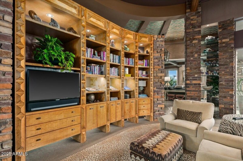 014_Family Room