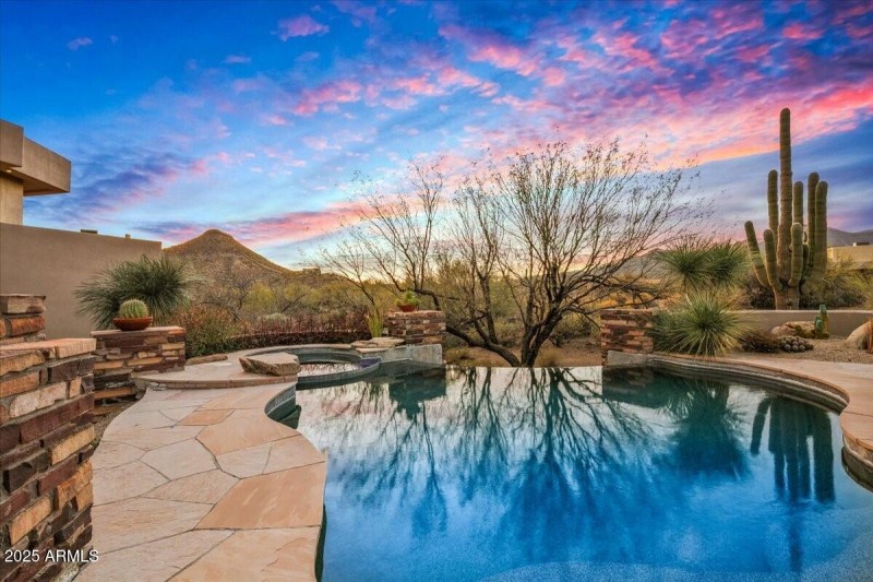 044_Poolside Views