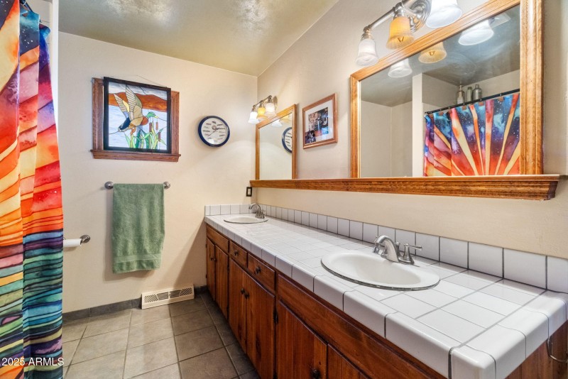 11-Bathroom