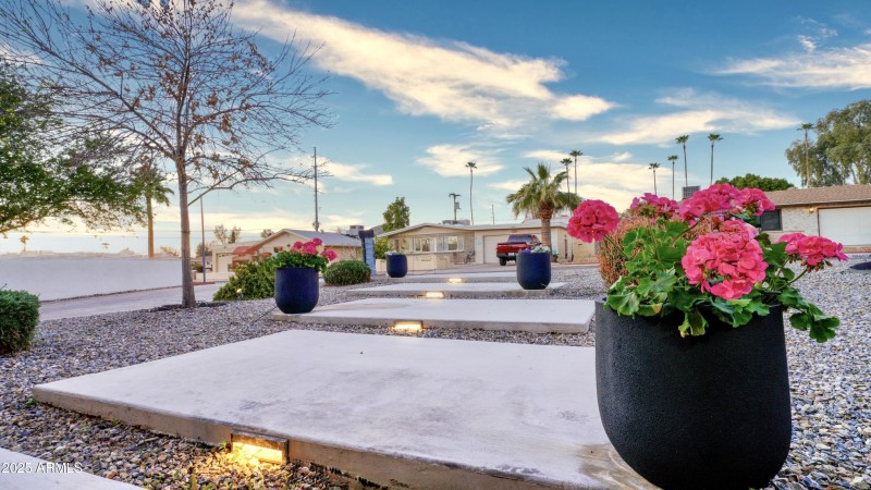 1207 East Alice Avenue, Phoenix, AZ 8502