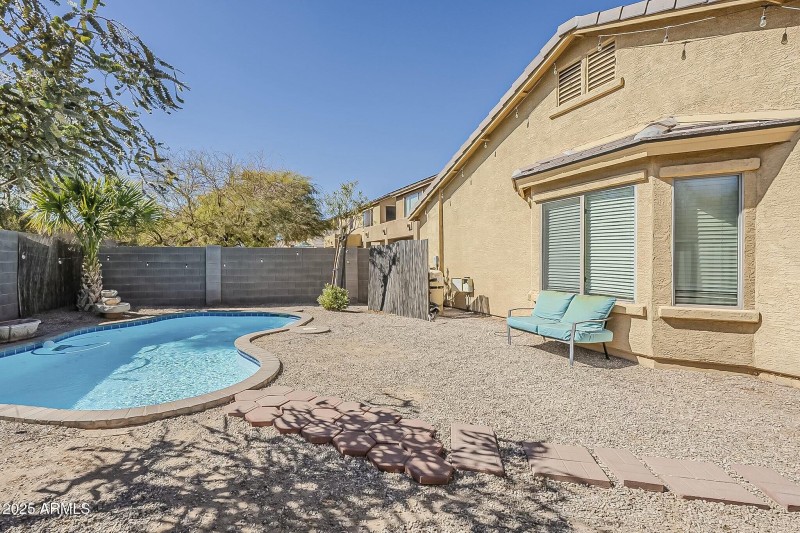 Backyard w/Pool