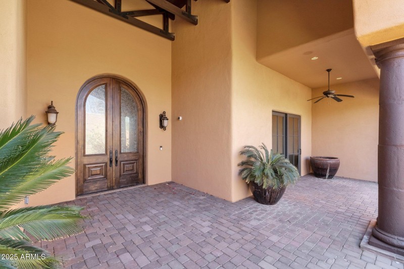 6-web-or-mls-14675-e-paradise-dr
