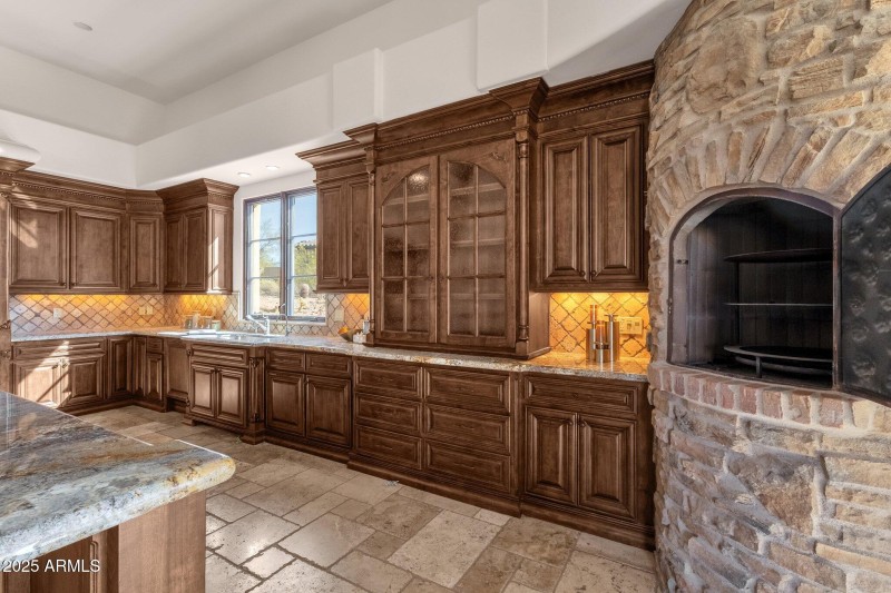 27-web-or-mls-14675-e-paradise-dr