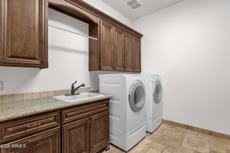 41-web-or-mls-14675-e-paradise-dr