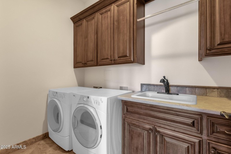 56-web-or-mls-14675-e-paradise-dr