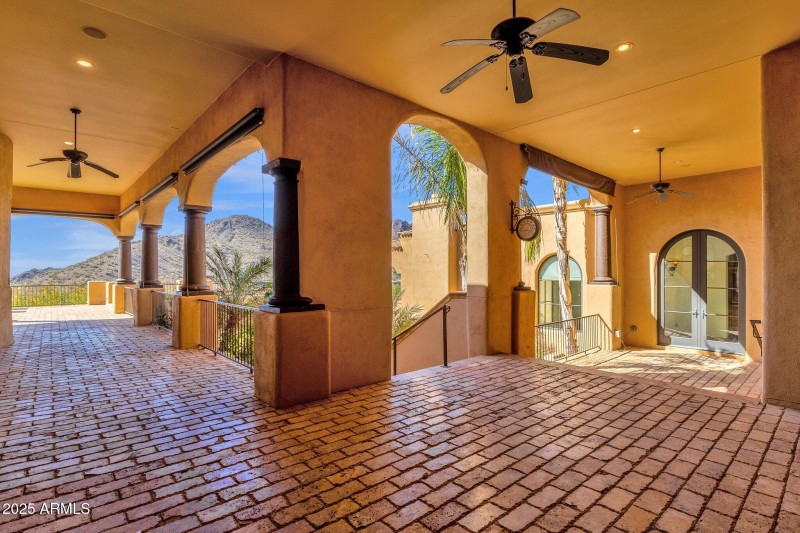62-web-or-mls-14675-e-paradise-dr