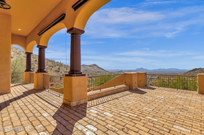 64-web-or-mls-14675-e-paradise-dr