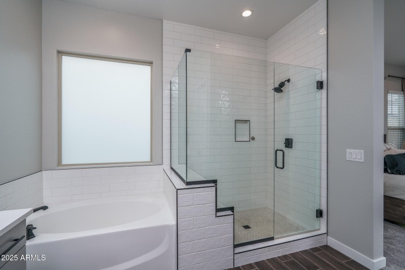 15) PRIMARY BATH