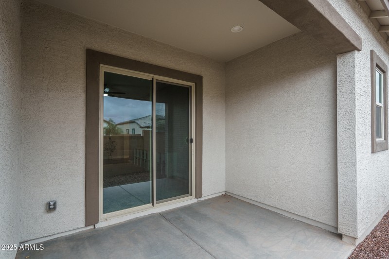 26) TEEN RM PATIO