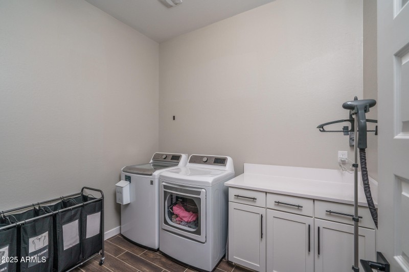 27) LAUNDRY