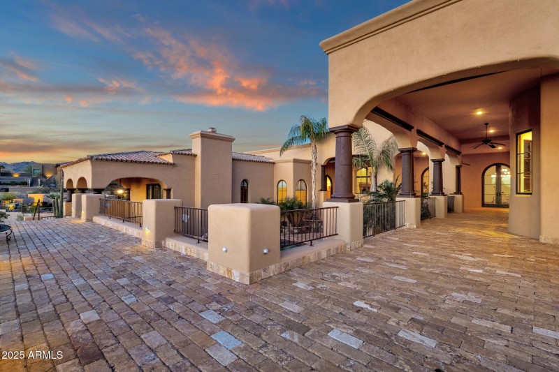 35-web-or-mls-14675-e-paradise-dr