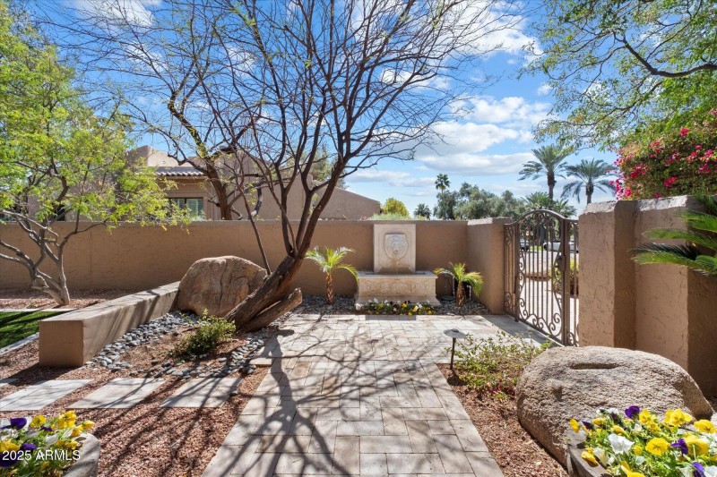 Front Entry Courtyard/Fountain