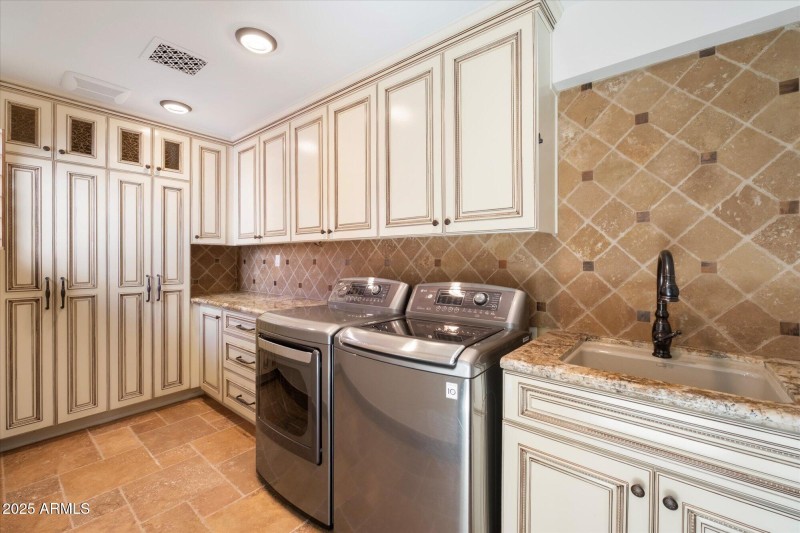 Pantry/Laundry