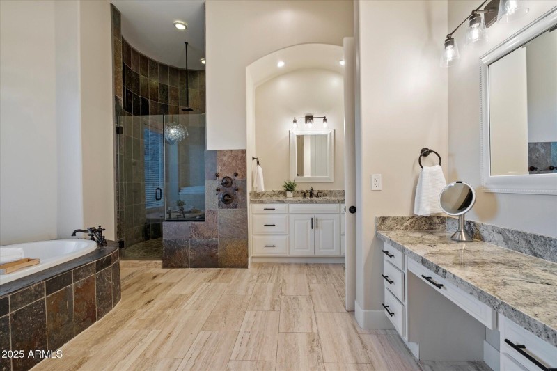 Owners Retreat- Luxurious Shower