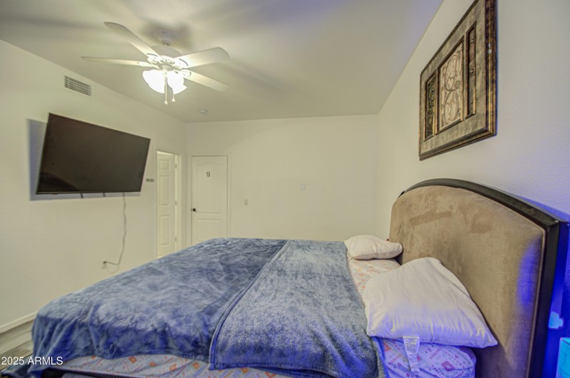Bedroom 5-pic 2
