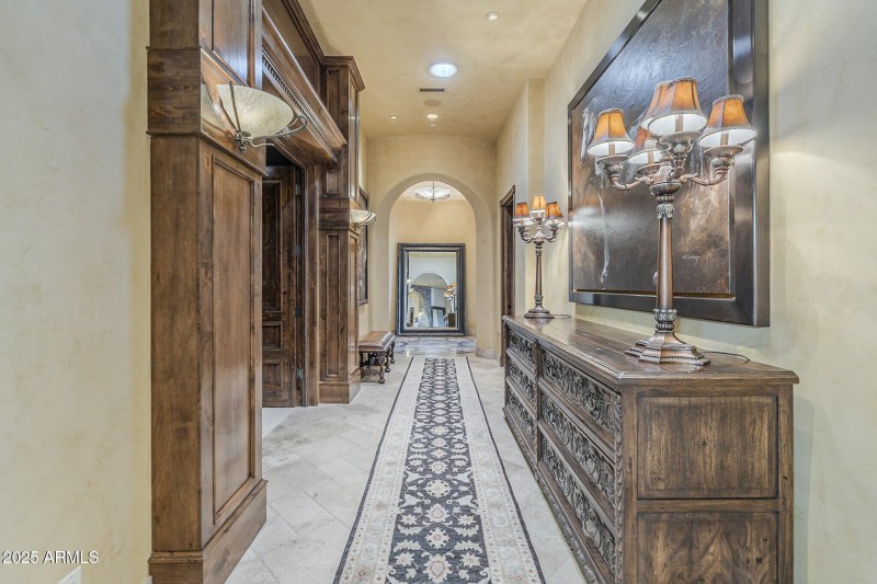 057_Hallway