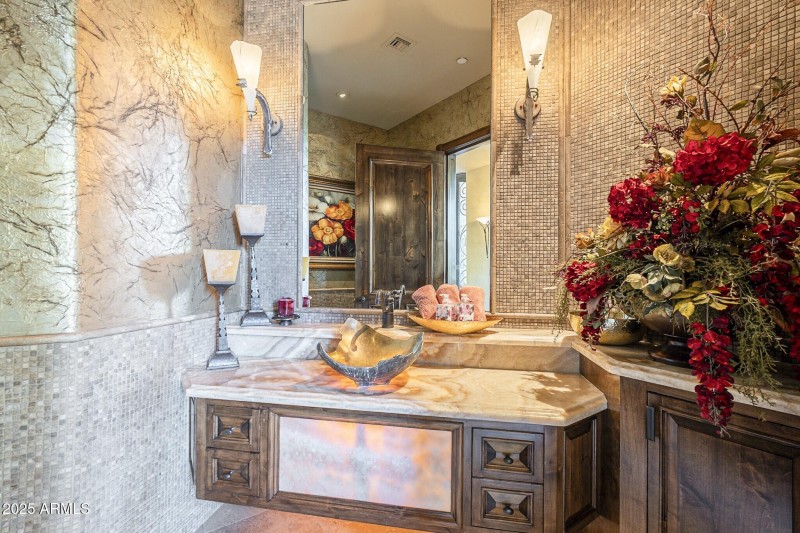 069_Powder Room