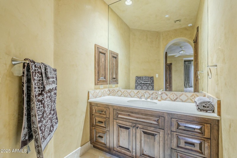 073_Guest Bathroom