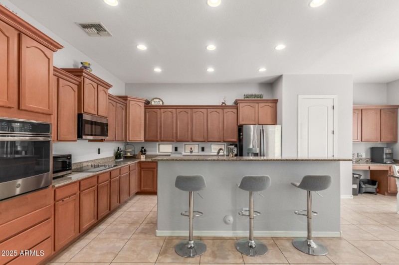 Granite and SS appliances