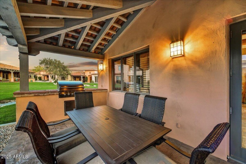 32-Outdoor Dining
