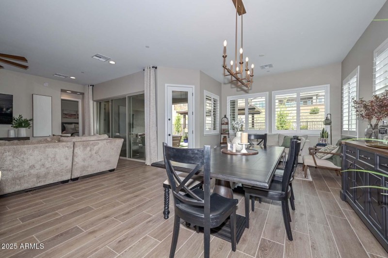 Breakfast Room2