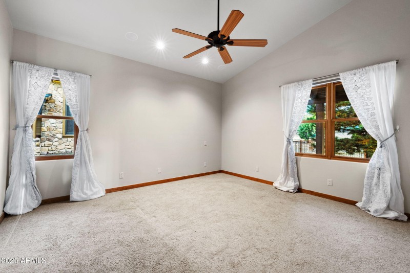 30-Primary Bedroom (1)
