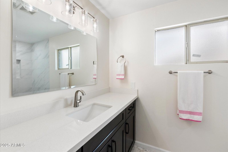 2nd bath ensuite