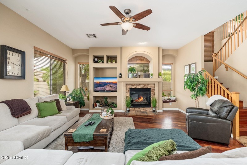 1074 E Carla Vista Ct - 11