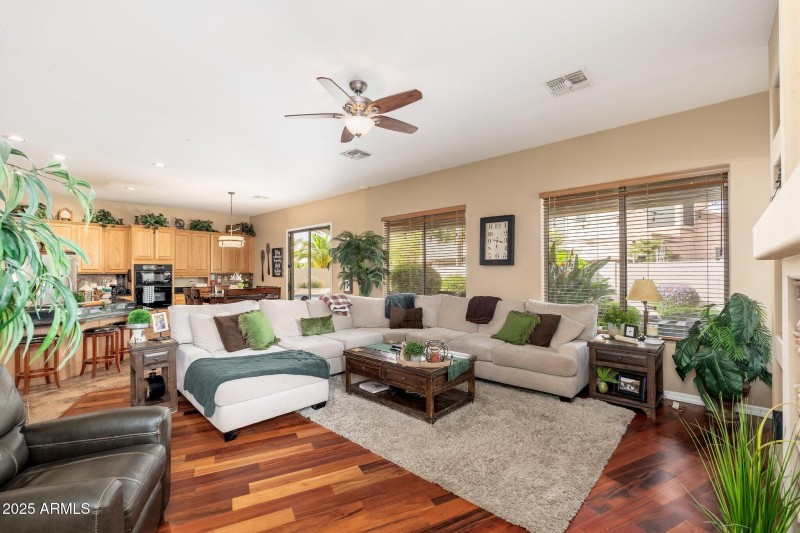 1074 E Carla Vista Ct - 12