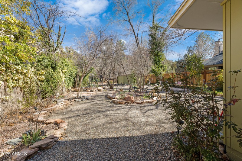 305 Bear Wallow Ln-15
