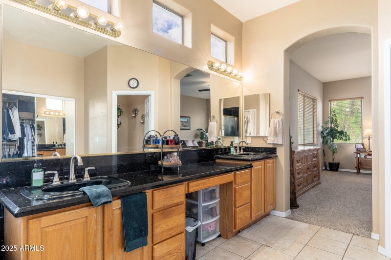 1074 E Carla Vista Ct - 28