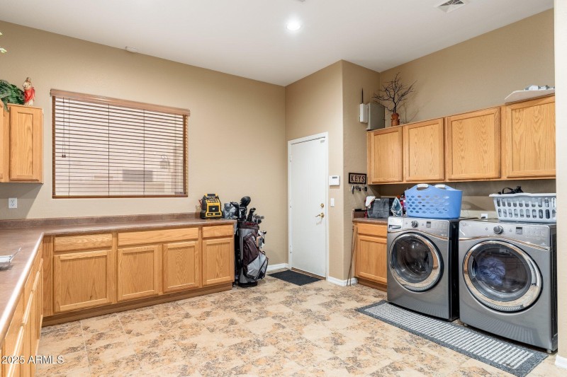 1074 E Carla Vista Ct - 41