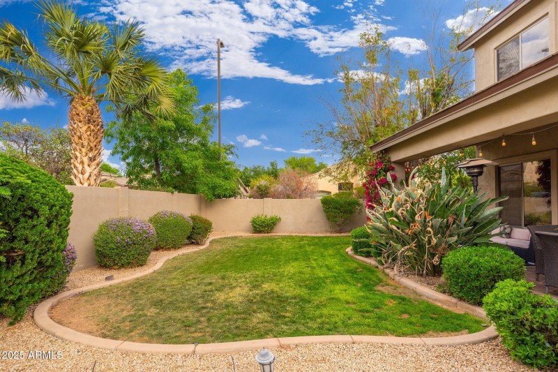 1074 E Carla Vista Ct - 53