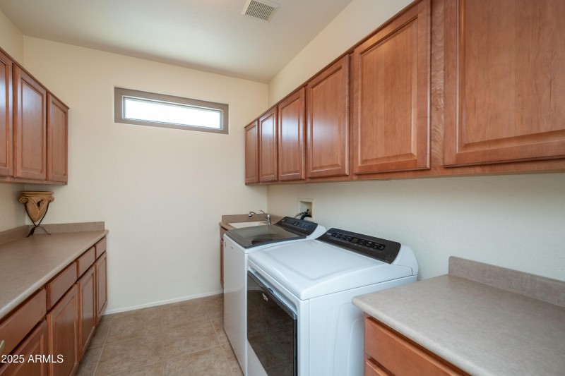 Laundry W/Cabinets
