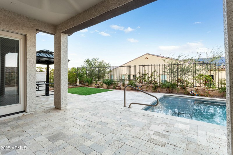 COVBERED REAR PATIO & POOL