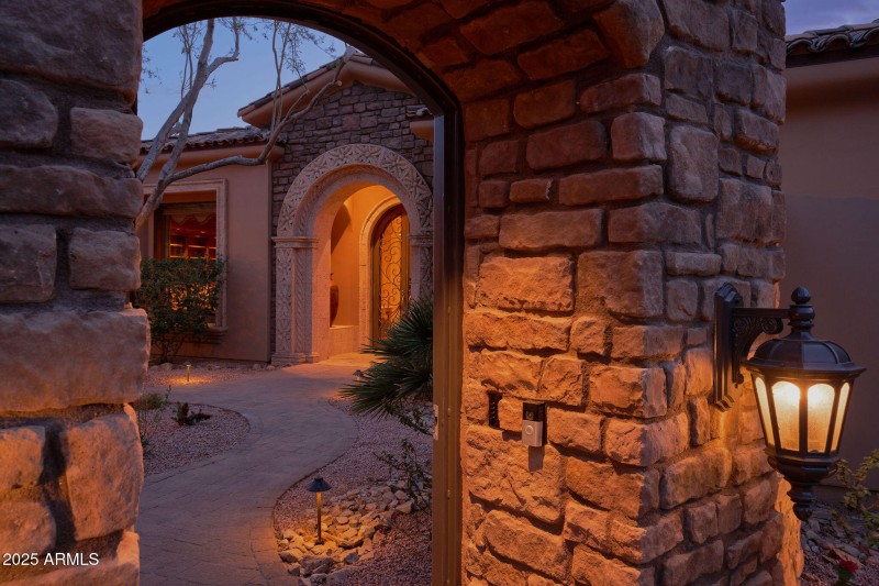 courtyard-entry