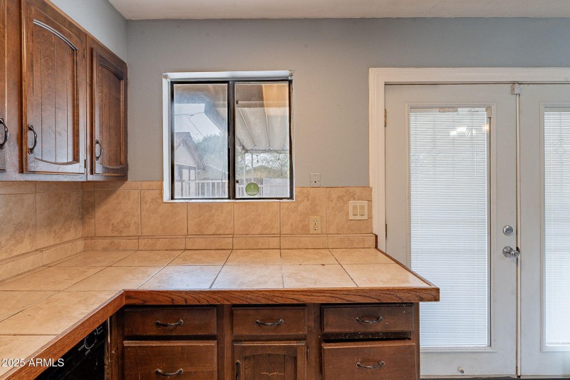 163 Peretz Cir. patio doors