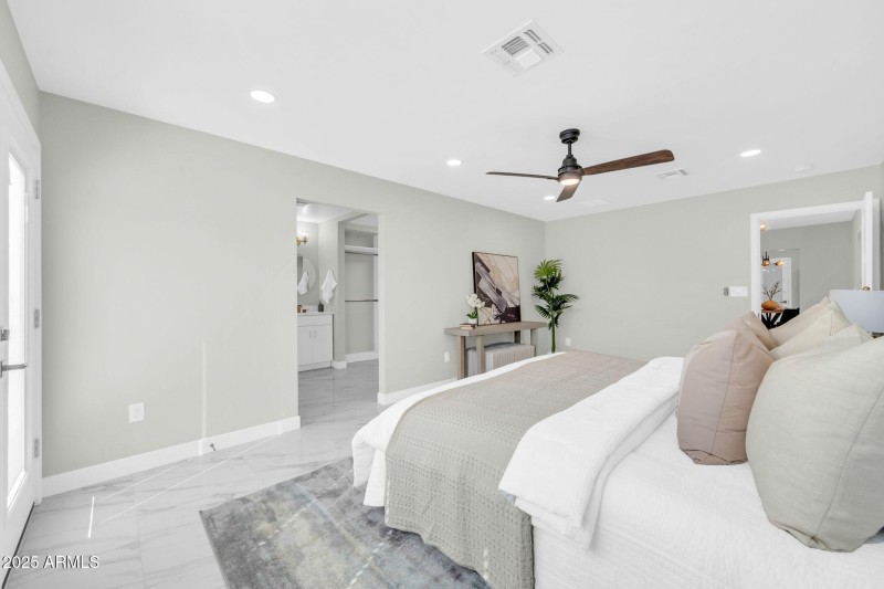 2926 N 16th Ave-24