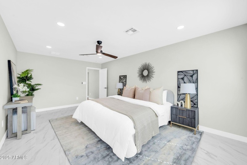 2926 N 16th Ave-26