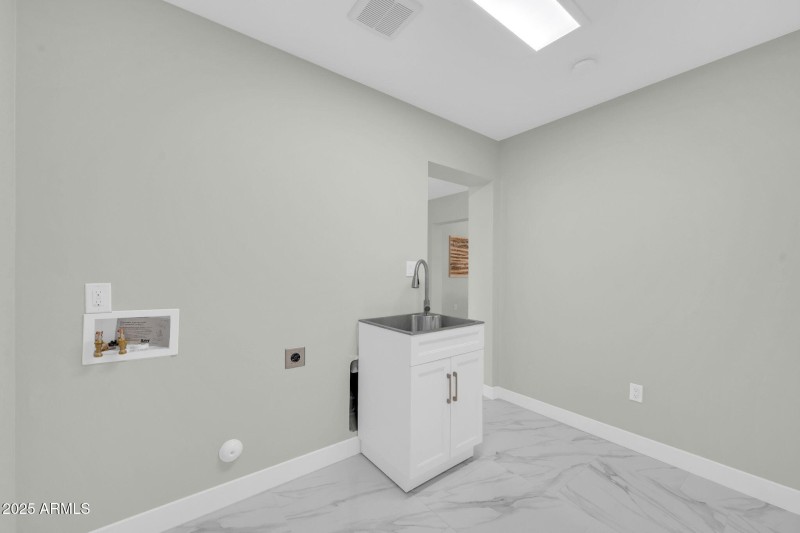 2926 N 16th Ave-29