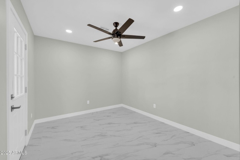 2926 N 16th Ave-32
